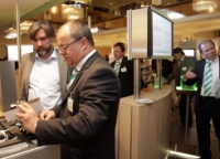 Im Rahmen einer Begleitausstellung präsentierte die WILO SE den Teilnehmern die technischen Details des Dezentralen Pumpensystems „Wilo-Geniax“.