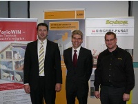 Volker Geisler, Produktmanager Windhager Zentralhei-zung, Alexander Wiest, Vertriebsleiter Xella Deutschland, und Markus Ebert, Planer- und Architektenberater Schiedel (v.l.n.r.). Foto: Windhager Zentralheizung<br />
