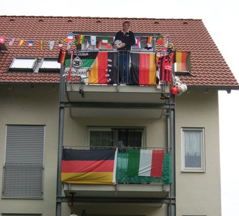 Die Fans sind sicher: Klinsi wird's schon machen
