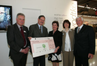 V. l. n. r.: Dirk John - Objektleiter ISH, Messe Frankfurt; Dr. Christoph Abs - Leiter Projekt "Wald in Not"; Christiane Wodtke - geschäftsführende Gesellschafterin wodtke; Iris<br />Jeglitza-Moshage, Bereichsleiterin Technische Messen, Messe Frankfurt; Dr. Hannes Kneissl, Mitgesellschafter und Beiratsvorsitzender wodtke<br />Bild: Messe Frankfurt Exhibition GmbH / Jochen Günther
