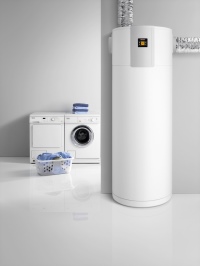 Bestens für die Erhöhung des Eigenverbrauchs von PV-Strom geeignet sind Geräte, die Strom dann nutzen, wenn er erzeugt wird, und sinnvoll in Form von Wärme speichern. Genau das leisten die Warmwasser-Wärmepumpen WWK electronic von Stiebel Eltron – effizient und wirtschaftlich.<br />Bild: Stiebel Eltron