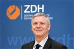 Hanns-Eberhard Schleyer, Generalsekretär des ZDH, fordert.......