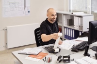 Der filigrane Design-Heizkörper Zehnder Zmart verfügt über ein völlig korrosionsfreies Kunststoffregister, weshalb diesen neuen Plan-Heizkörper eine sehr lange „Lebensdauer“ auszeichnet.