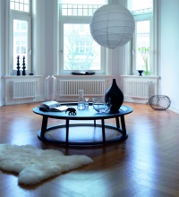 Der Design-Heizkörper Zehnder Charleston „made in Germany“ erfüllt alle Ansprüche eines echten Allrounders für Bad und Wohnraum: Ideal geeignet als Austausch-Heizkörper, energieeffizient dank optimaler Anbindungsmöglichkeit an alle Heizsysteme, einfache und schnelle Montage sowie VDI 6036-konforme Befestigung. Bilder: Zehnder