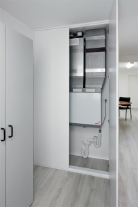 Intelligente zentrale Lüftungslösung, die auf kleinstem Raum installiert werden kann: Zehnder ComfoAir 180. Das neue, hocheffiziente Komfort-Lüftungsgerät verfügt nun auch über die strenge Passivhaus-Zertifizierung.