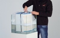 Maximale Hygiene, komfortable Pflege: Der neue Zehnder Enthalpietauscher verfügt über eine Membran, die das Wachstum von Mikroben und Schimmel verhindert. Weil diese ohne Salze auskommt, lässt er sich erstmals auch beliebig oft ganz einfach mit Wasser und mildem Reinigungsmittel auswaschen.