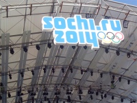 720 laufende Meter Deckenstrahlplatten Zehnder ZIP an der Decke wärmen in der offenen Siegerhalle bei jeder olympischen Ehrung die glücklichen Medaillengewinner. Bilder: Zehnder