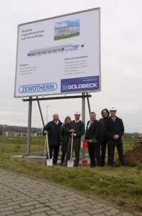 Erneuter Spatenstich bei Zewotherm (von links nach.......