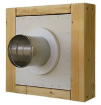 VENTIPIPE® Wanddurchführung in einem Rahmenwerk aus Holz