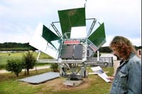 Der neue Solar-Tracker von<br />vorne. Fotos: ZSW
