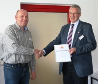 Handwerkermarken-Botschafter Wolfgang Borz (l.) und Ulrich Kössel, Vorsitzender des Fachverbandes SHK Thüringen.