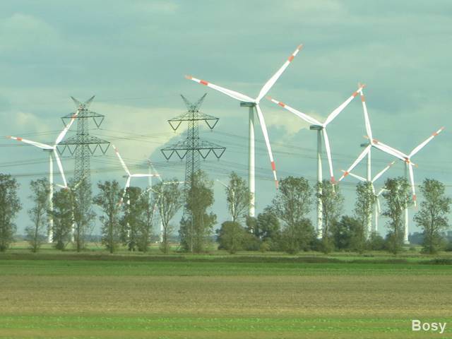 Onshore-Anlagen und Überlandmasten