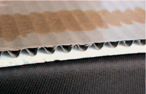 Abb. 19.9. Randstreifen, wachsgetränkte Wellpappe mit Polystyrenschaum.