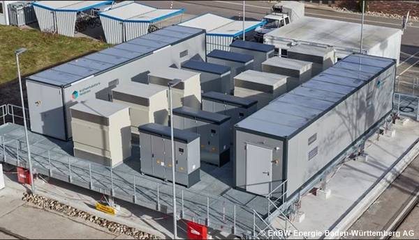 Das Herzstück der in Heilbronn derzeit getesteten Speicher sind ausgemusterte Batterien aus Elektroautos von Audi. Zwölf zusammengeschaltete „Second-Life-Batterien“ finden in einem Container Platz.